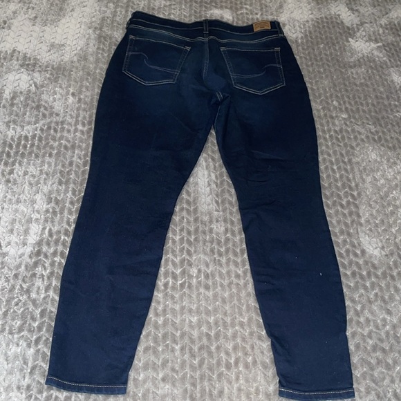 NWOT Levi’s. Mid Rise Skinny.  31x28. - Picture 3 of 11